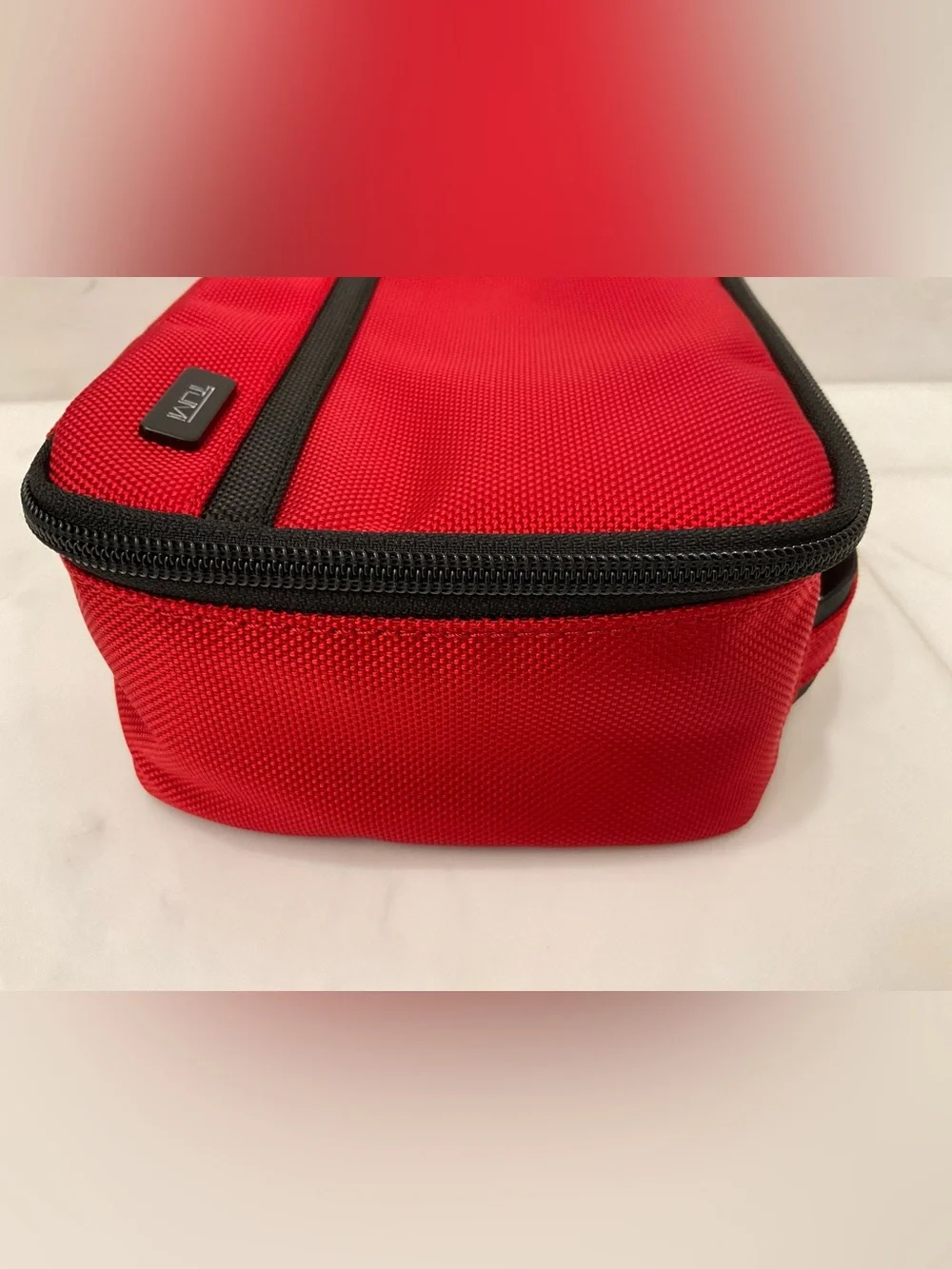 NEW TUMI Zippered CUBE TRAVEL POUCH - Cosmetic Bag - RED with BLACK